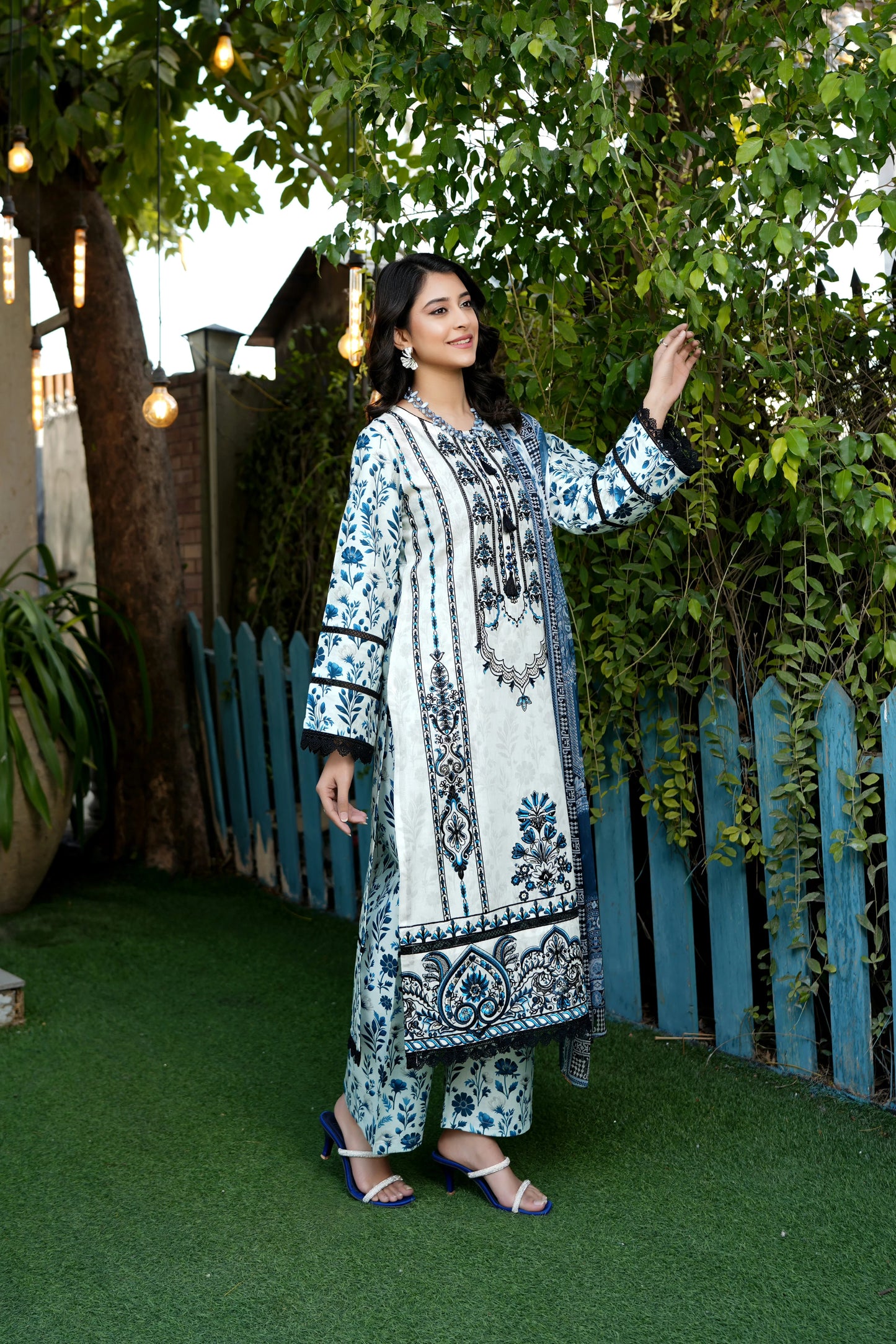 3 Piece Cotton Lawn Digital Print Suite-Embroidered